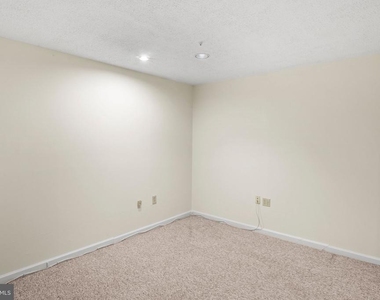 6035 Grenfell Loop - Photo Thumbnail 20