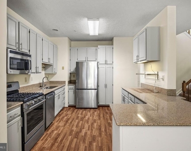 6035 Grenfell Loop - Photo Thumbnail 5