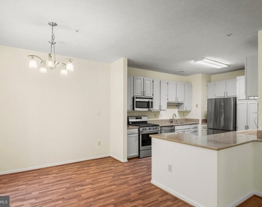 6035 Grenfell Loop - Photo Thumbnail 4