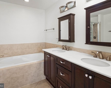 6035 Grenfell Loop - Photo Thumbnail 14