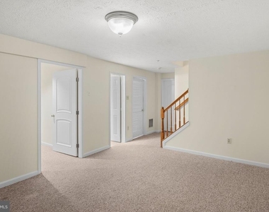 6035 Grenfell Loop - Photo Thumbnail 19
