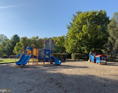 6035 Grenfell Loop - Photo Thumbnail 28