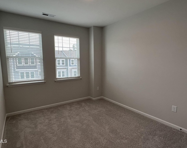 1237 Commack Drive - Photo Thumbnail 12