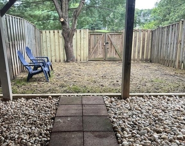 9536 Melrose Square Way - Photo Thumbnail 13
