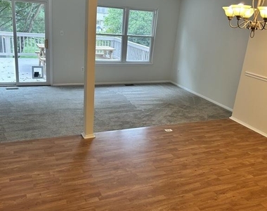 9536 Melrose Square Way - Photo Thumbnail 5