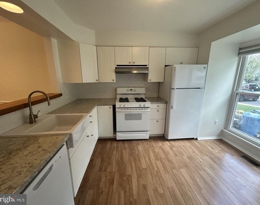 9536 Melrose Square Way - Photo Thumbnail 7