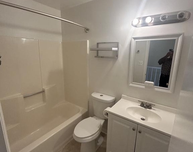 9536 Melrose Square Way - Photo Thumbnail 10