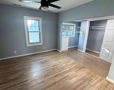 304 Marshall Street - Photo Thumbnail 8