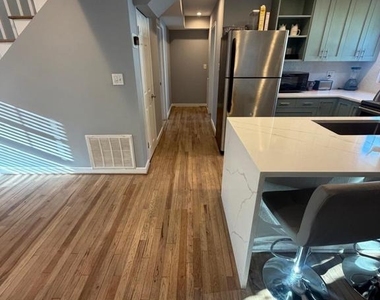 304 Marshall Street - Photo Thumbnail 3