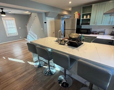 304 Marshall Street - Photo Thumbnail 5
