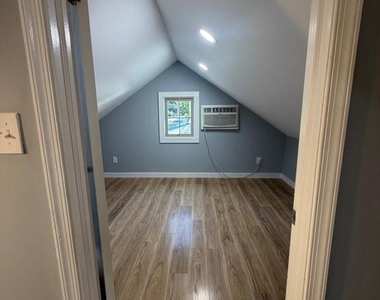 304 Marshall Street - Photo Thumbnail 13