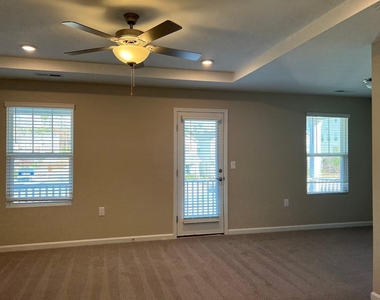 302 King Closer Drive - Photo Thumbnail 34