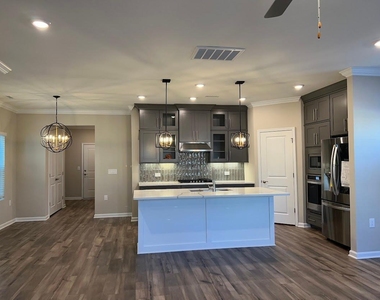 302 King Closer Drive - Photo Thumbnail 11