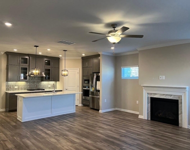 302 King Closer Drive - Photo Thumbnail 6