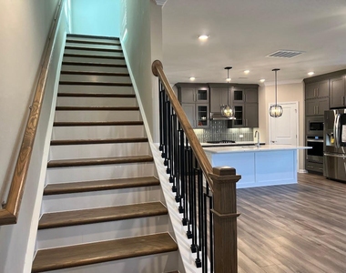 302 King Closer Drive - Photo Thumbnail 21