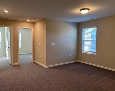 302 King Closer Drive - Photo Thumbnail 23