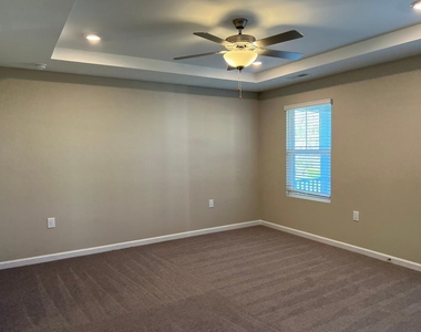 302 King Closer Drive - Photo Thumbnail 27