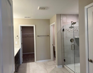 302 King Closer Drive - Photo Thumbnail 31