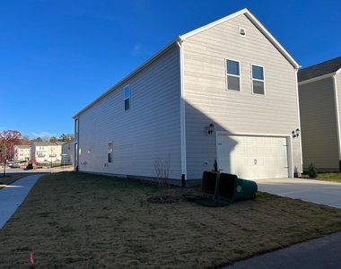 302 King Closer Drive - Photo Thumbnail 46