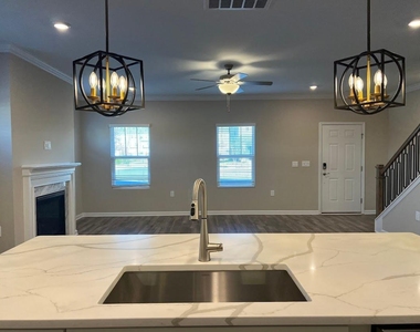 302 King Closer Drive - Photo Thumbnail 14