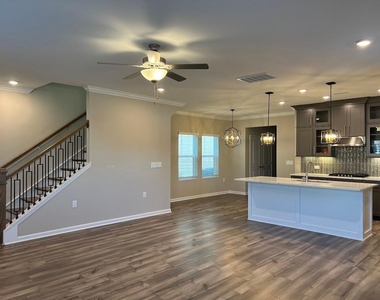 302 King Closer Drive - Photo Thumbnail 20