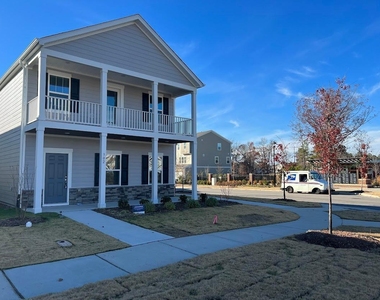 302 King Closer Drive - Photo Thumbnail 1