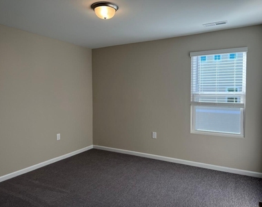 302 King Closer Drive - Photo Thumbnail 41