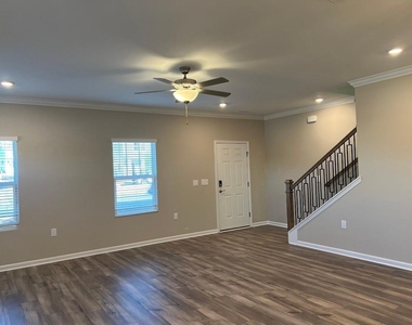 302 King Closer Drive - Photo Thumbnail 19