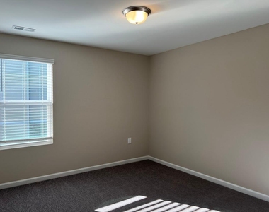 302 King Closer Drive - Photo Thumbnail 40