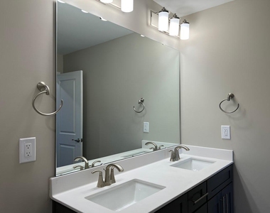 302 King Closer Drive - Photo Thumbnail 44