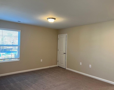 302 King Closer Drive - Photo Thumbnail 39