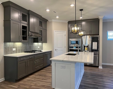 302 King Closer Drive - Photo Thumbnail 13