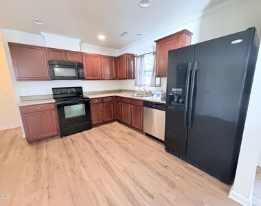 8 Duck Pond Court - Photo Thumbnail 3