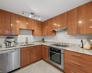 5610 Wisconsin Avenue - Photo Thumbnail 4