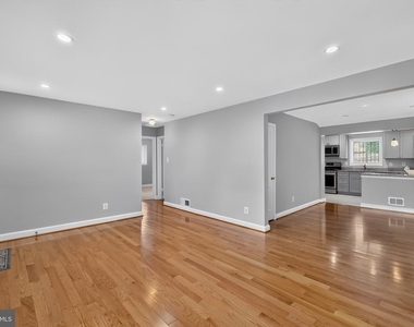 11102 Bucknell Drive - Photo Thumbnail 8