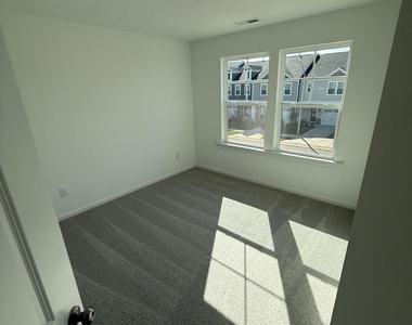 337 Sweetbay Tree Drive - Photo Thumbnail 5
