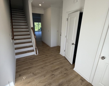 337 Sweetbay Tree Drive - Photo Thumbnail 4