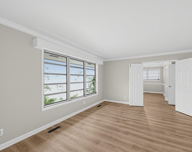 1303 Lorimer Road - Photo Thumbnail 7