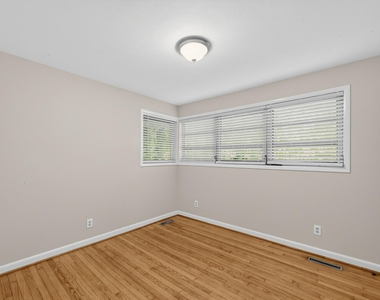 1303 Lorimer Road - Photo Thumbnail 10