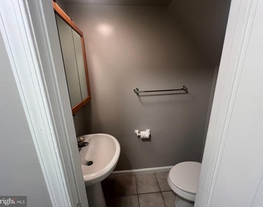 9035 N Laurel Road - Photo Thumbnail 9
