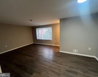 9035 N Laurel Road - Photo Thumbnail 11