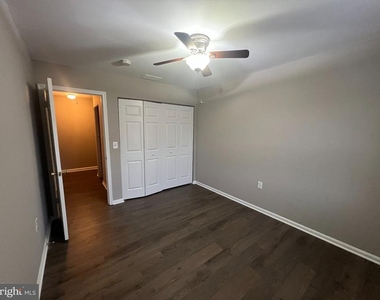 9035 N Laurel Road - Photo Thumbnail 12