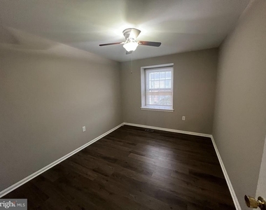 9035 N Laurel Road - Photo Thumbnail 13