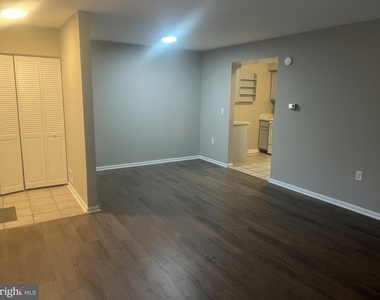 9035 N Laurel Road - Photo Thumbnail 2