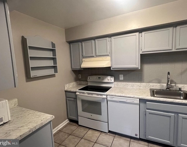9035 N Laurel Road - Photo Thumbnail 6