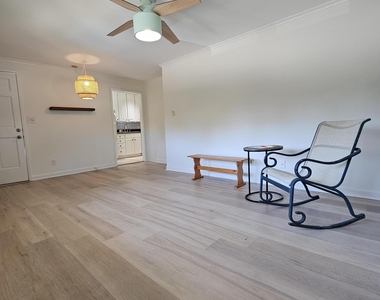 707 Daniels Street - Photo Thumbnail 6