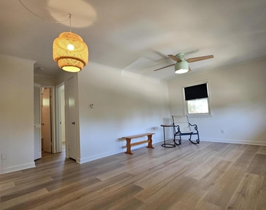 707 Daniels Street - Photo Thumbnail 8