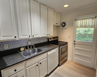 707 Daniels Street - Photo Thumbnail 11