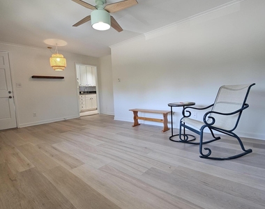 707 Daniels Street - Photo Thumbnail 5