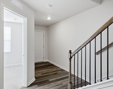 1011 Hemlock Cone Way - Photo Thumbnail 3